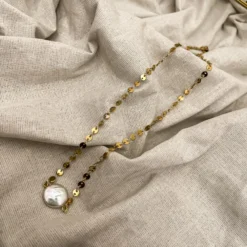 Alternative view of Collar de circulos y perla de acero inoxidable