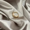 Anillo croissant cruzado dorado