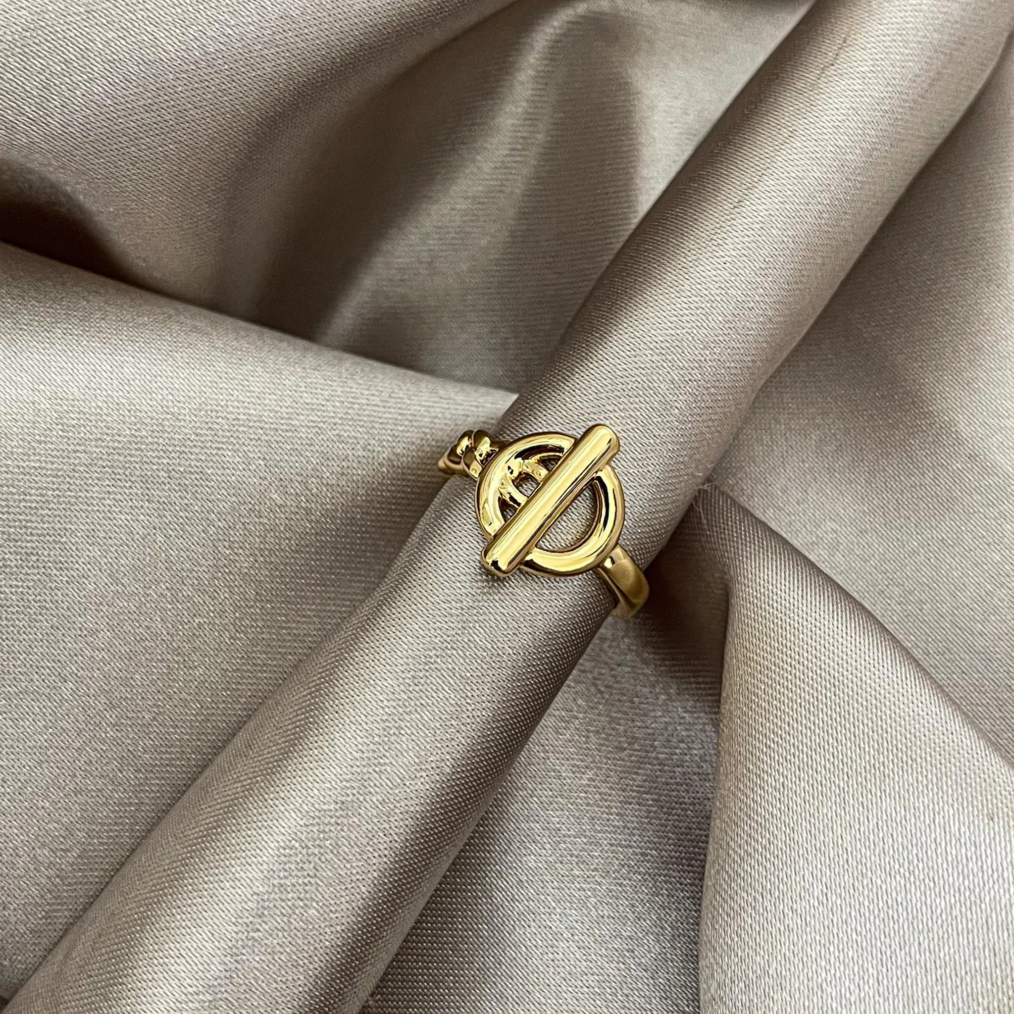 Anillo Circulo Cruzado