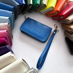 Cartera Mini Sintético Cobalto Grabado Pitón (Herraje Oro) DETALLE BICOLOR* NO CAMBIOS