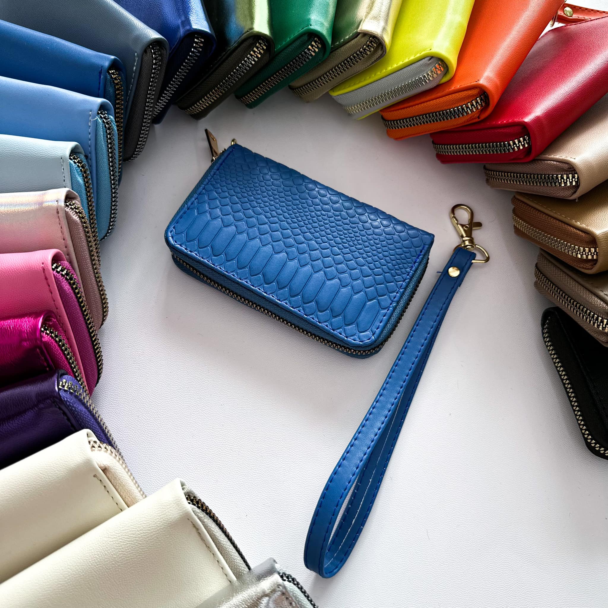 Cartera Mini Sintético Cobalto Grabado Pitón (Herraje Oro) DETALLE BICOLOR* NO CAMBIOS