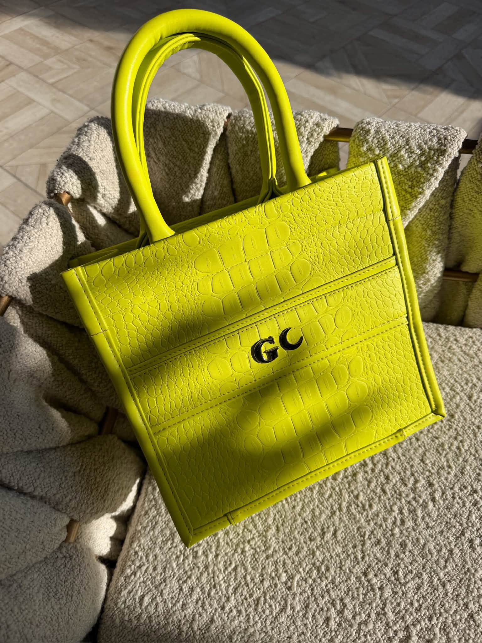 Alpha Tote Petite Lima