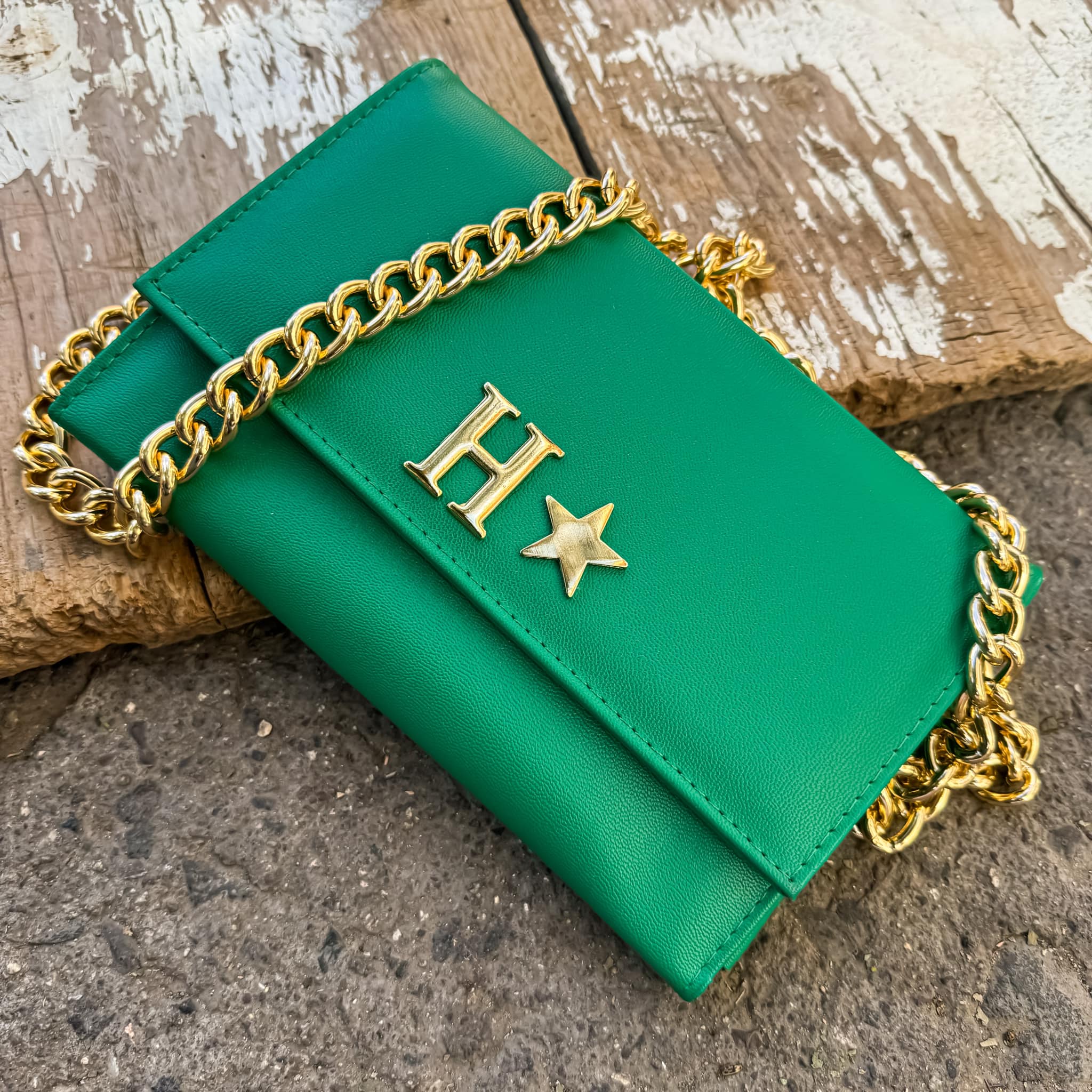 Aura Clutch - Bag Esmeralda Cadena Chunky Oro