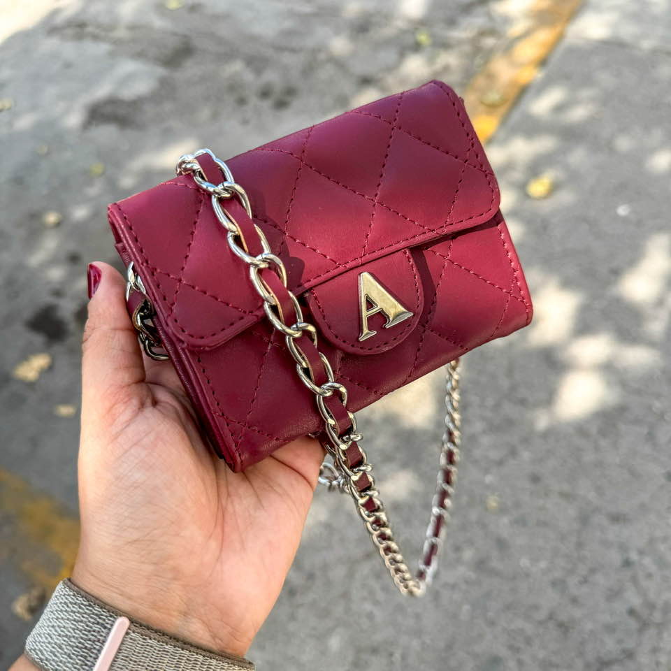 Mini Flap Cadena Plata Color Burgundy