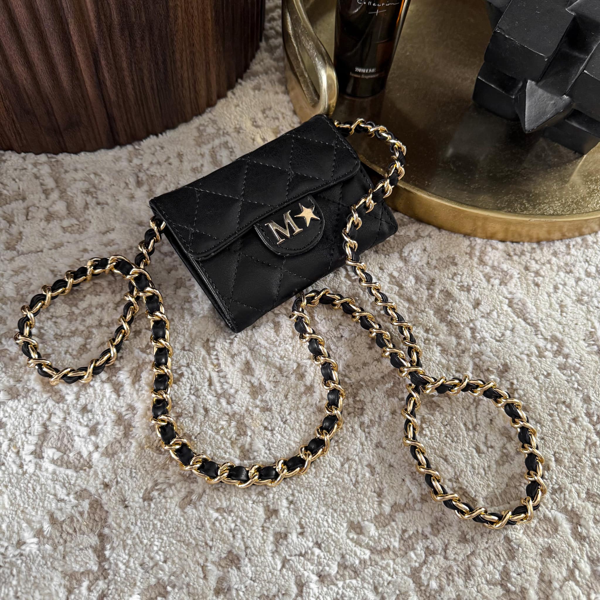 Mini Flap Cadena Oro Color Negro