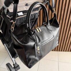 Pañalera Baby Bag Pitón Negro Herraje Oro