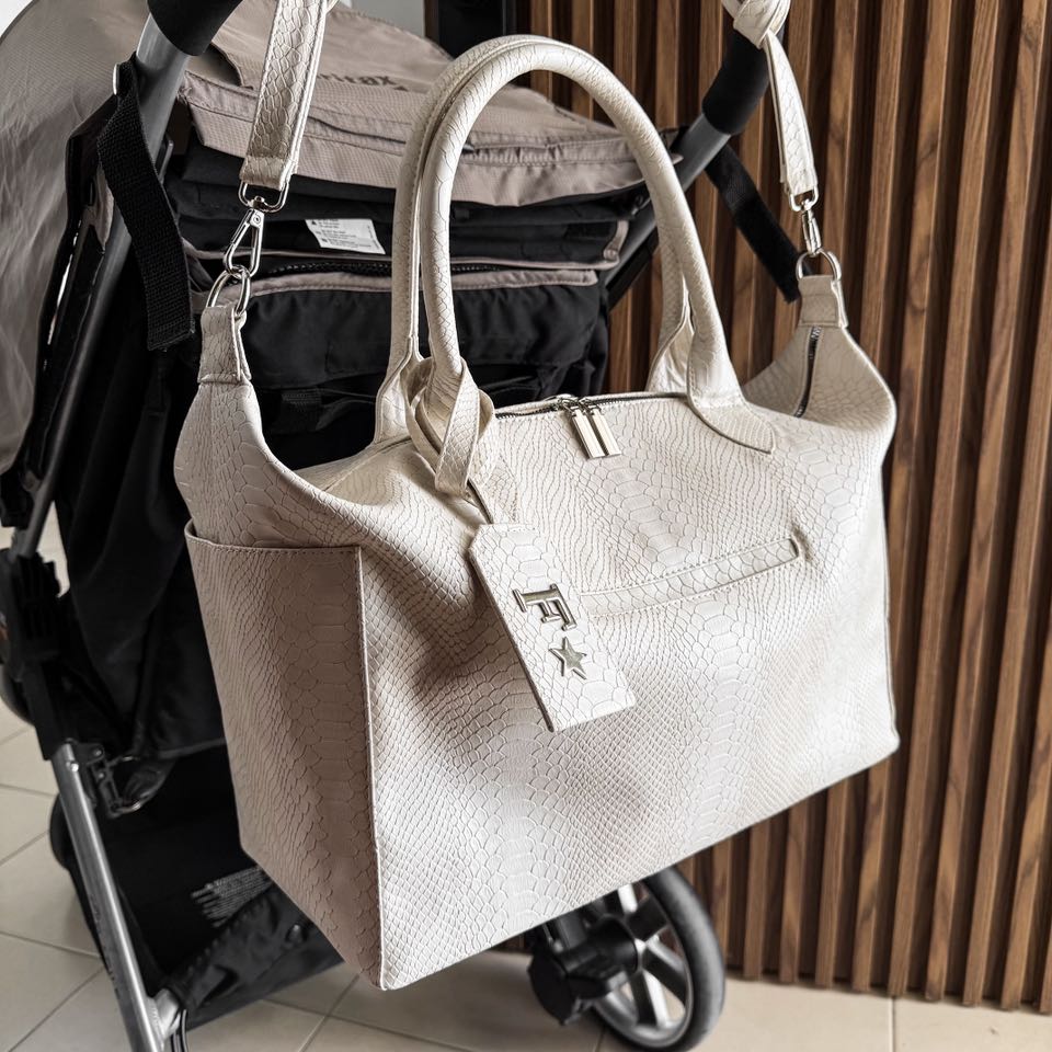 Pañalera Baby Bag Pitón Crema Herraje Plata