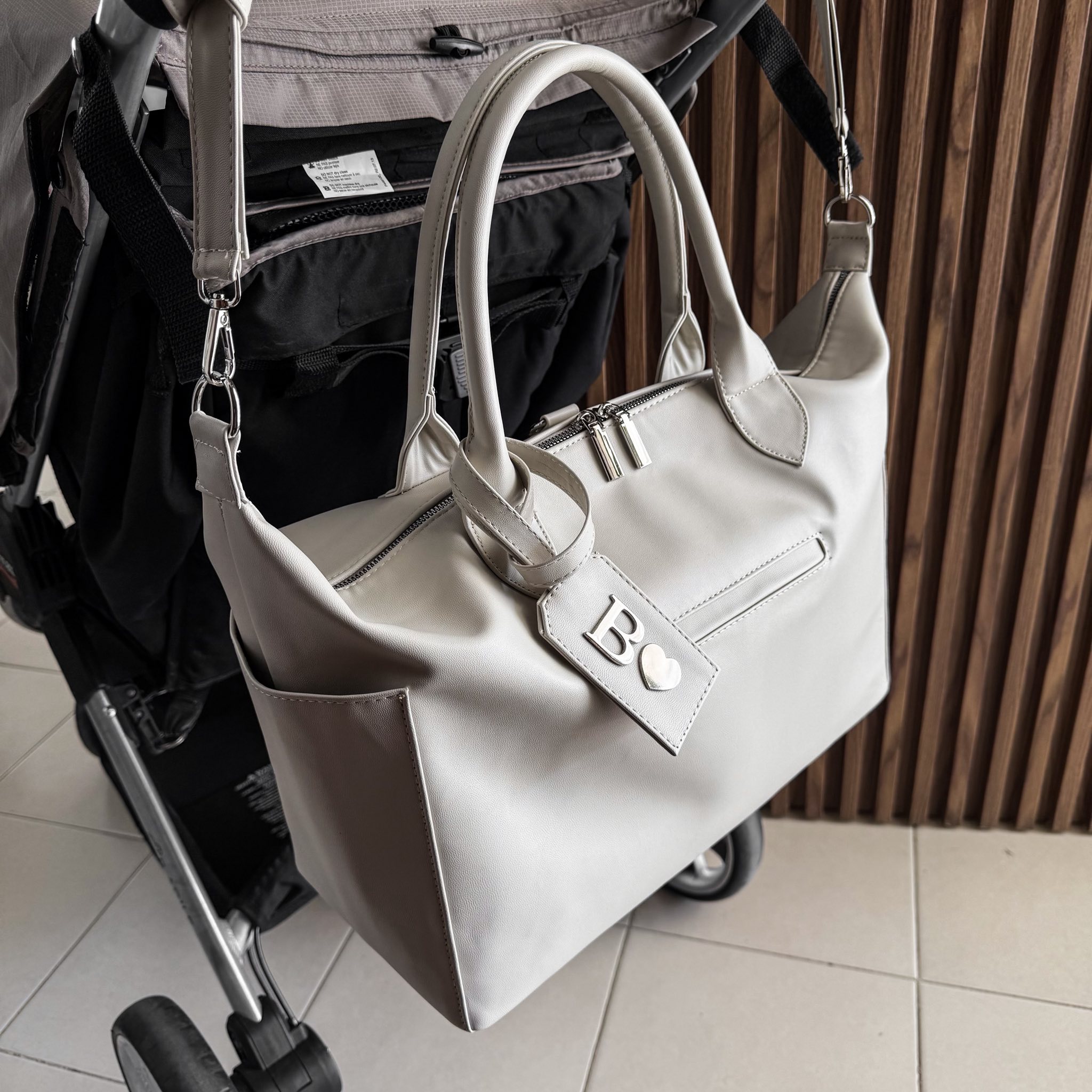 Pañalera Baby Bag Latte Herraje Plata