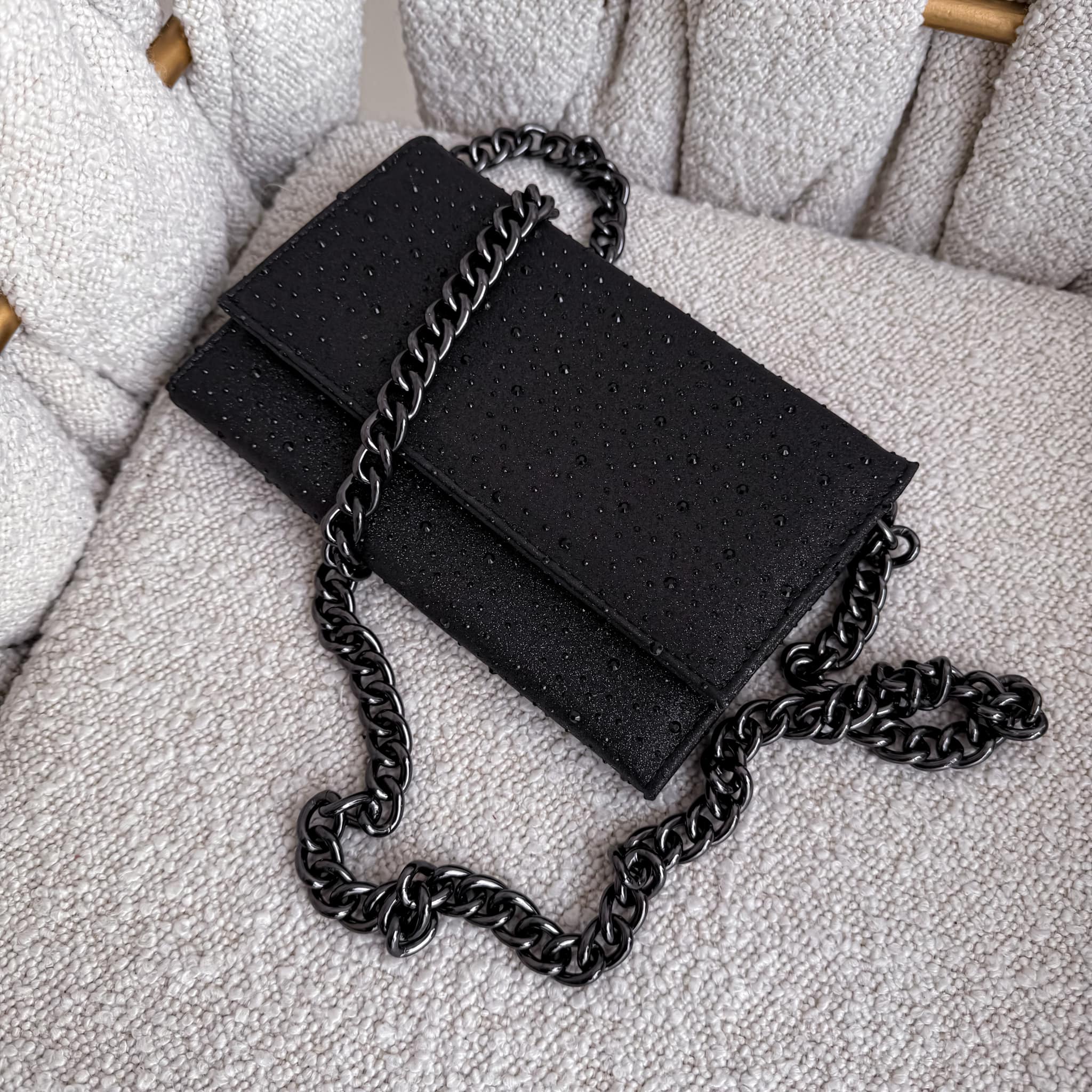 Aura Clutch Galaxy Negro Cadena Negro