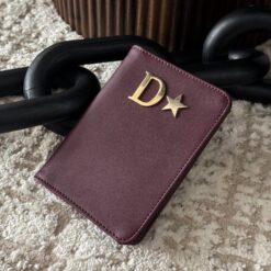 Porta Pasaporte Personal Curve Burgundy