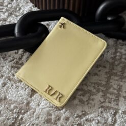 Porta Pasaporte Personal Curve Butter Cream