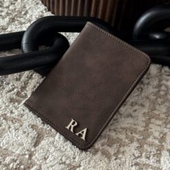 Porta Pasaporte Personal Curve Man Chocolate