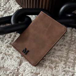 Porta Pasaporte Personal Curve Man Dark Brown