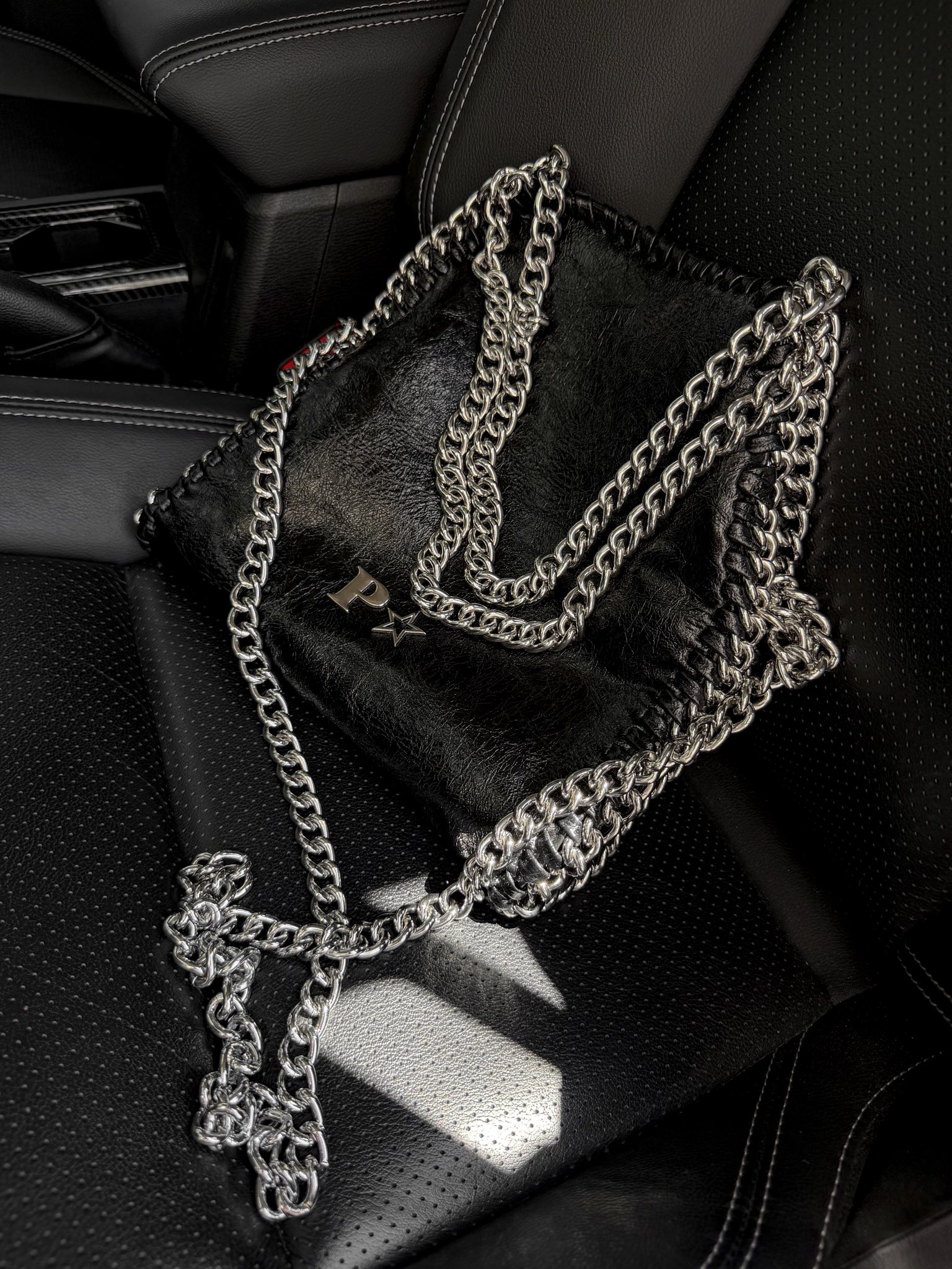 Kyra Mini Wet Negro Herrajes Plata