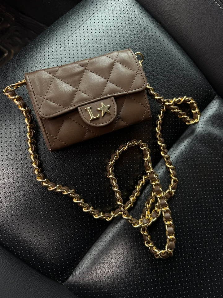 Mini Flap Cadena Oro Color Chocolate