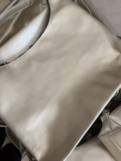 Cia Bolsa-Mochila Perla Metálico *DETALLES EN EL SINTÉTICO* NO CAMBIOS - Imagen 3