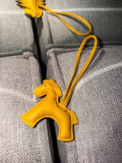 Lucky Horse - Mango