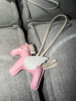 Pegaso Rosa/Blanco - Bag Charm