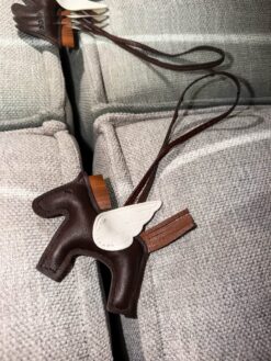 Pegaso Chocolate/Blanco - Bag Charm