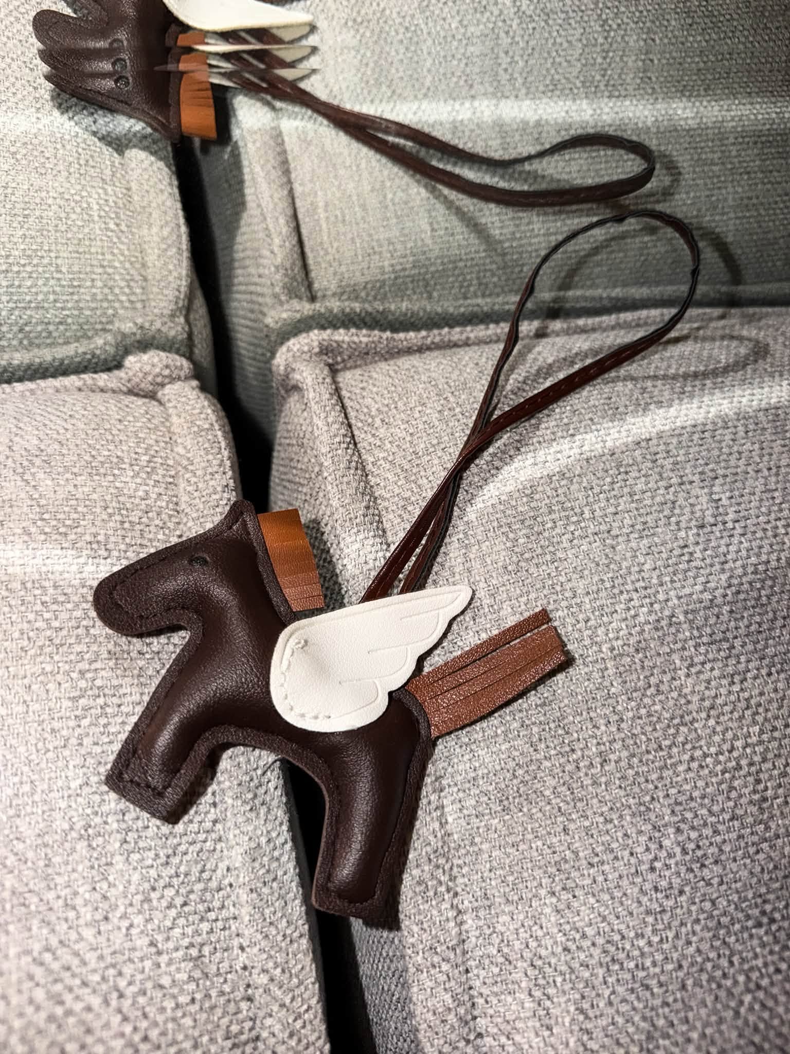 Pegaso Chocolate/Blanco - Bag Charm